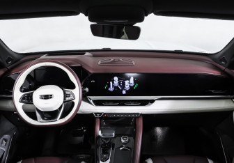 Подержанный автомобиль Geely Monjaro 2024 года (17 фото)