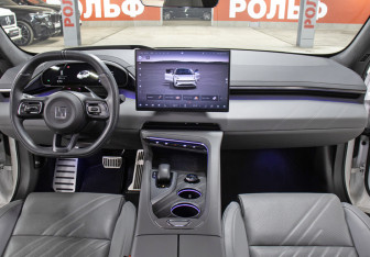 Подержанный автомобиль Zeekr 001 2024 года (13 фото)