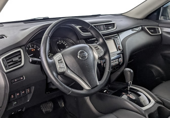 Подержанный автомобиль Nissan X-Trail 2017 года (15 фото)