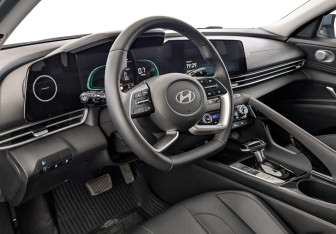 Подержанный автомобиль Hyundai Elantra Sedan 2024 года (15 фото)