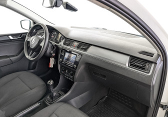 Подержанный автомобиль Skoda Rapid Liftback 2019 года (13 фото)