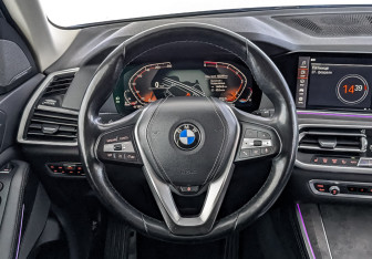 Подержанный автомобиль BMW X5 2018 года (22 фото)