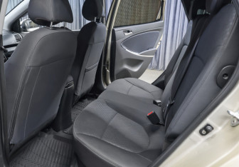 Подержанный автомобиль Hyundai Solaris Hatchback 2013 года (12 фото)