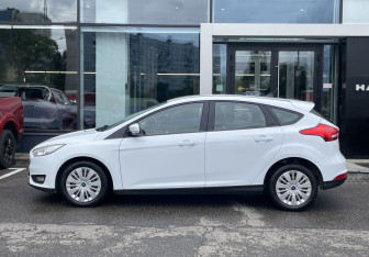 Подержанный автомобиль Ford Focus Hatchback 2018 года (8 фото)