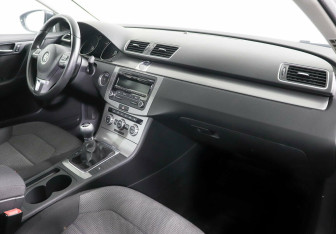 Подержанный автомобиль Volkswagen Passat Sedan 2012 года (6 фото)