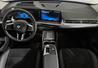 Подержанный автомобиль BMW X1 2025 года (11 фото)