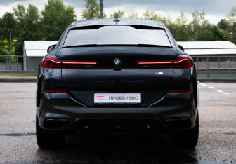 Подержанный автомобиль BMW X6 2021 года (6 фото)