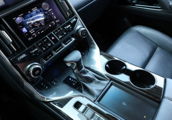 Подержанный автомобиль Lexus LX 2022 года (18 фото)