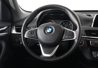 Подержанный автомобиль BMW X1 2017 года (15 фото)