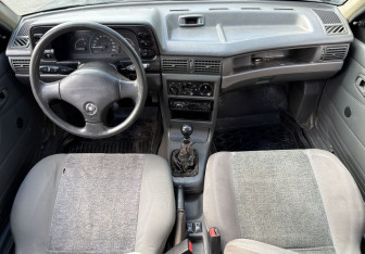 Подержанный автомобиль Daewoo Nexia Sedan 2004 года (10 фото)
