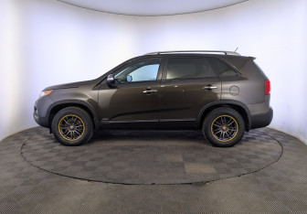 Подержанный автомобиль Kia Sorento 2011 года (8 фото)