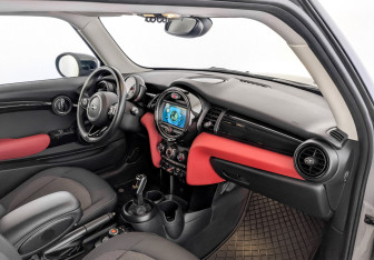 Подержанный автомобиль MINI Hatch 2021 года (11 фото)