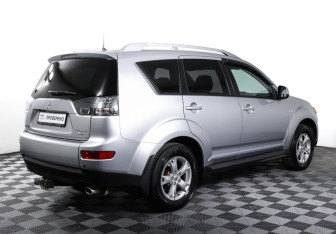 Подержанный автомобиль Mitsubishi Outlander 2008 года (5 фото)