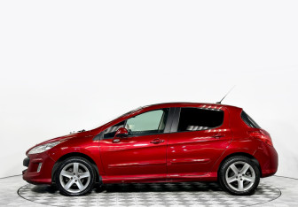 Подержанный автомобиль Peugeot 308 Hatchback 2010 года (8 фото)