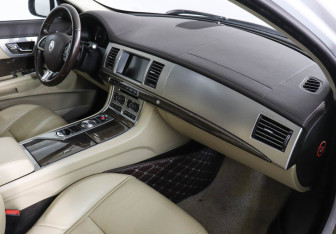 Подержанный автомобиль Jaguar XF Sedan 2012 года (10 фото)