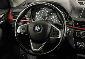 Подержанный автомобиль BMW X1 2017 года (15 фото)