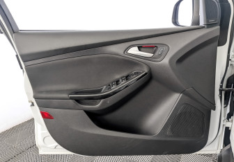 Подержанный автомобиль Ford Focus Sedan 2016 года (19 фото)