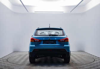 Подержанный автомобиль Mitsubishi ASX 2011 года (6 фото)