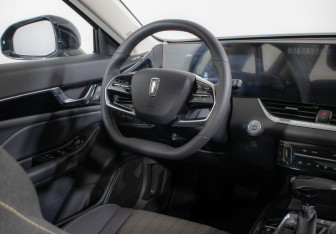 Новый FAW Bestune B70 2023 (17 фото)