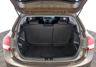 Подержанный автомобиль Kia Rio Hatchback 2017 года (10 фото)