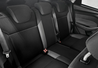 Подержанный автомобиль Ford Focus Hatchback 2011 года (13 фото)