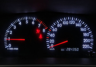 Подержанный автомобиль Toyota Corolla Hatchback 2007 года (14 фото)