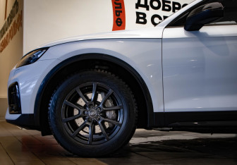 Подержанный автомобиль Audi Q5 2021 года (38 фото)