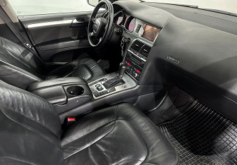 Подержанный автомобиль Audi Q7 2007 года (13 фото)