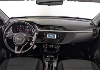 Подержанный автомобиль Kia Rio Hatchback 2021 года (12 фото)
