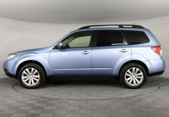 Подержанный автомобиль Subaru Forester Suv 2011 года (8 фото)