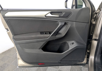 Подержанный автомобиль Volkswagen Tiguan 2020 года (19 фото)