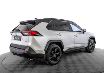 Подержанный автомобиль Toyota RAV4 2021 года (5 фото)