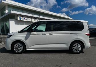 Подержанный автомобиль Volkswagen Multivan 2025 года (8 фото)