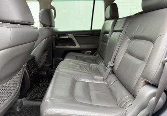 Подержанный автомобиль Toyota Land Cruiser Suv 2008 года (11 фото)
