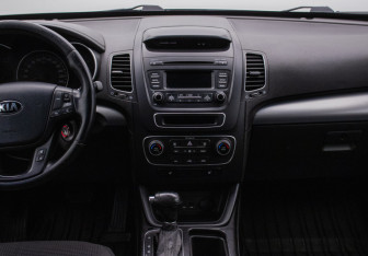 Подержанный автомобиль Kia Sorento 2013 года (14 фото)