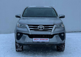 Подержанный автомобиль Toyota Fortuner 2020 года (2 фото)