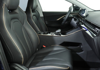 Подержанный автомобиль Omoda C5 2023 года (16 фото)