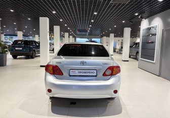 Подержанный автомобиль Toyota Corolla Sedan 2008 года (3 фото)