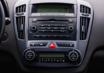 Подержанный автомобиль Kia Ceed Wagon 2008 года (14 фото)