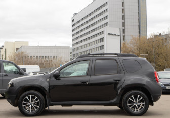 Подержанный автомобиль Renault Duster 2014 года (6 фото)