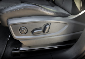 Подержанный автомобиль Audi Q5 2021 года (21 фото)