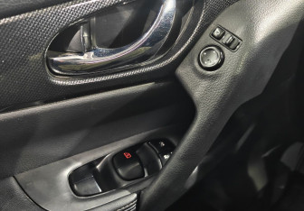 Подержанный автомобиль Nissan X-Trail 2015 года (16 фото)