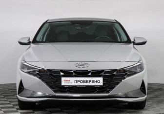 Подержанный автомобиль Hyundai Elantra Sedan 2021 года (2 фото)