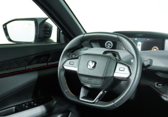 Подержанный автомобиль Changan UNI-V 2023 года (17 фото)