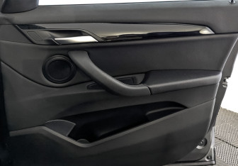 Подержанный автомобиль BMW X1 2022 года (25 фото)