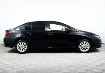 Подержанный автомобиль Toyota Corolla Sedan 2022 года (4 фото)