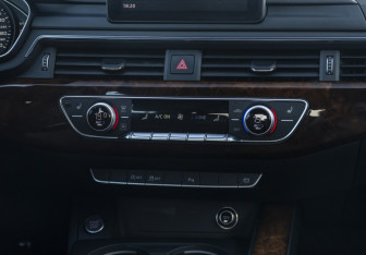 Подержанный автомобиль Audi A4 Sedan 2016 года (13 фото)