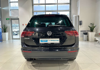 Подержанный автомобиль Volkswagen Tiguan 2018 года (5 фото)