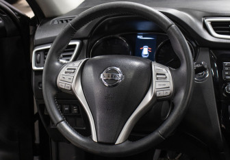 Подержанный автомобиль Nissan X-Trail 2016 года (17 фото)