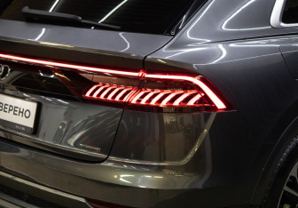 Подержанный автомобиль Audi Q8 2019 года (25 фото)
